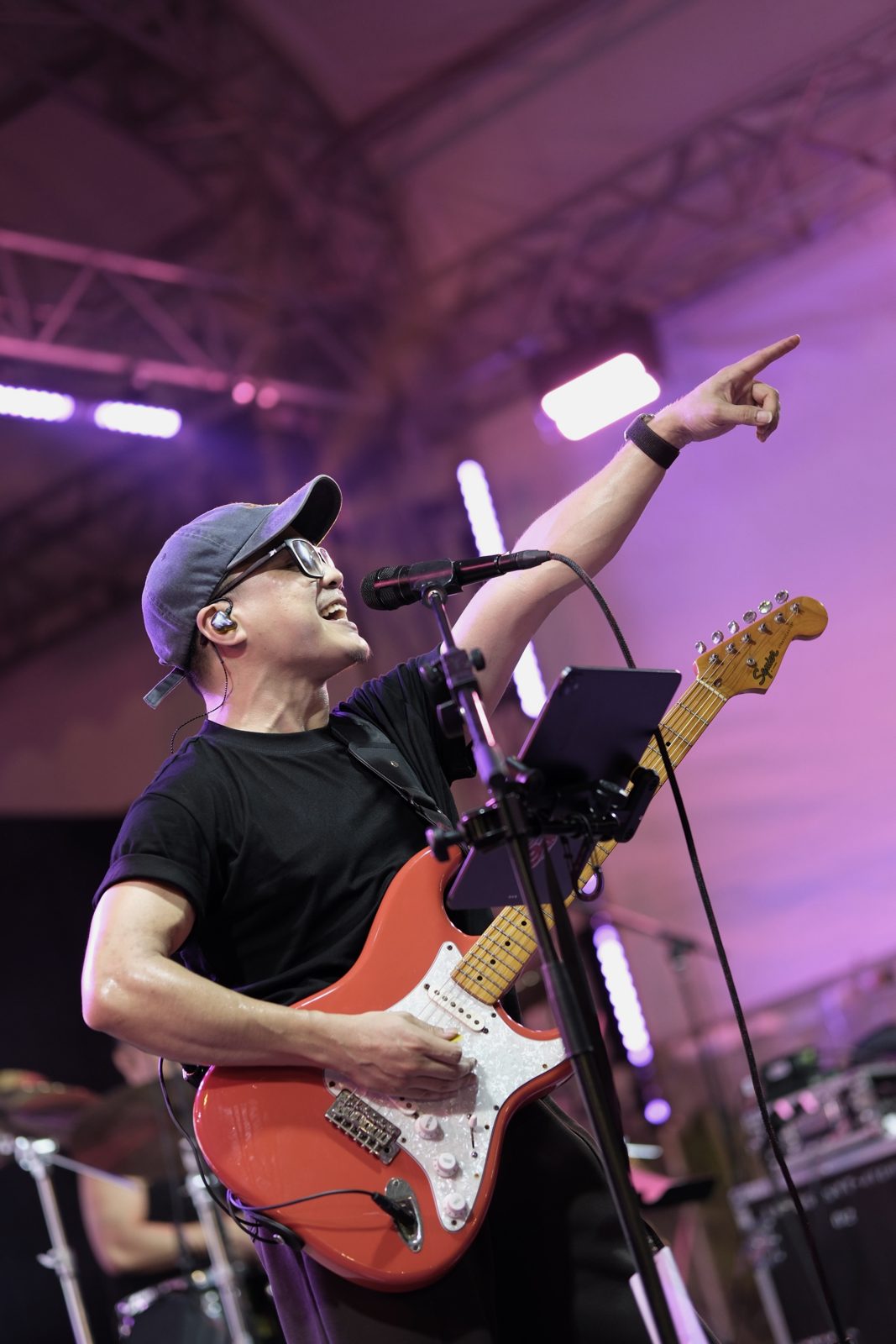 Wan, vocalist and guitarist of The Jukuleles, live in Singapore